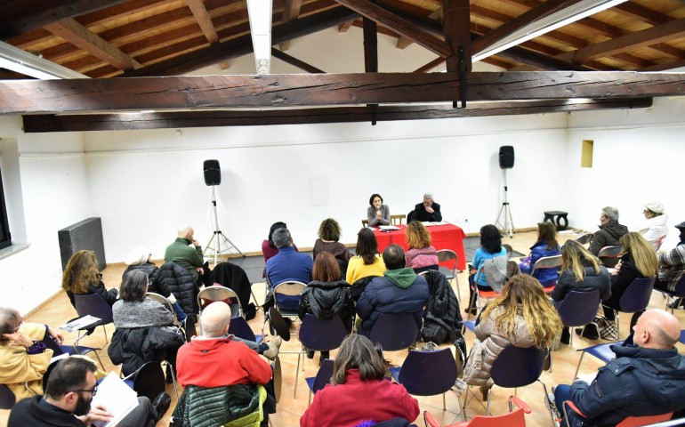La poesia a Cagliari fa ancora successo: oltre 300 appassionati hanno preso parte all’evento “Per Certi Versi”