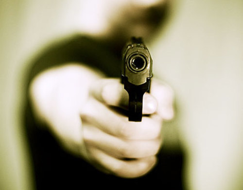 Minaccia l’amico con una pistola. Fermato, ringrazia i Carabinieri e si scusa con loro
