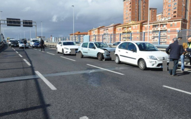 Tamponamento sull’Asse Mediano, una donna finisce all’ospedale