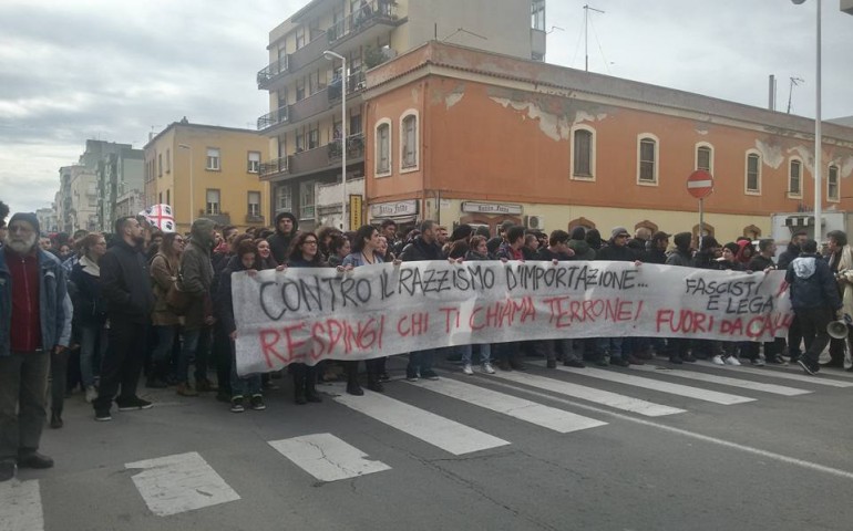 Salvini a Cagliari. Scontri tra polizia e manifestanti