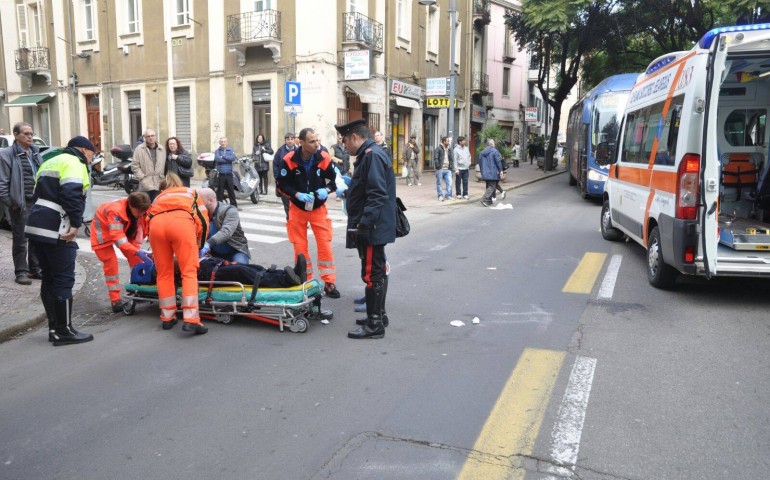 L’autobus investe un pedone, ora grave in ospedale. Succede in Via Dante