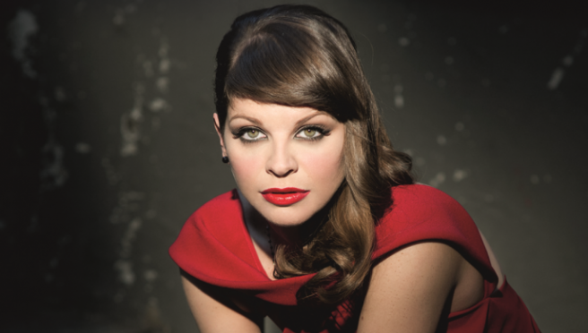 Alessandra Amoroso all’Auchan incontra i fans di “Vivere a colori”