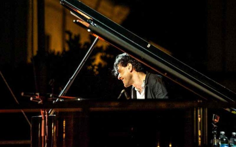Ezio Bosso, straordinario pianista e direttore d’orchestra in scena l’8 aprile a Cagliari per la prima data del suo tour italiano