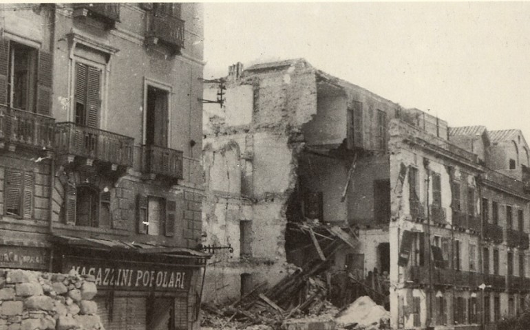 17 febbraio 1943, iniziano i bombardamenti su Cagliari: dal cielo la pioggia di morte sulla città