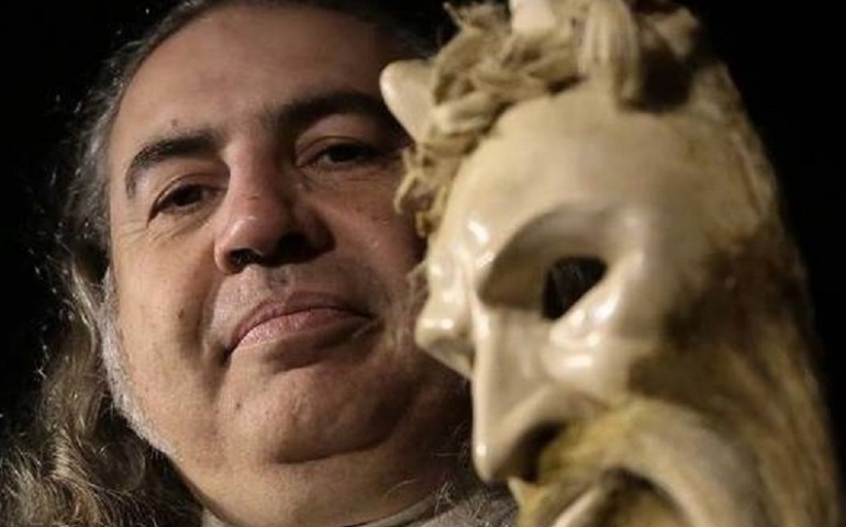 Suggestioni, sogni e tradizione: le maschere di Massimiliano Vacca