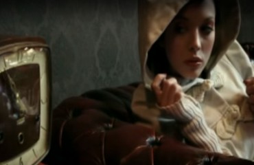 La modella Paola Aru nel video "So different" di The Niro