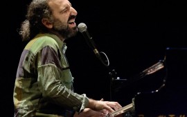 Stefano Bollani in concerto - immagine @StefanoPoggialini