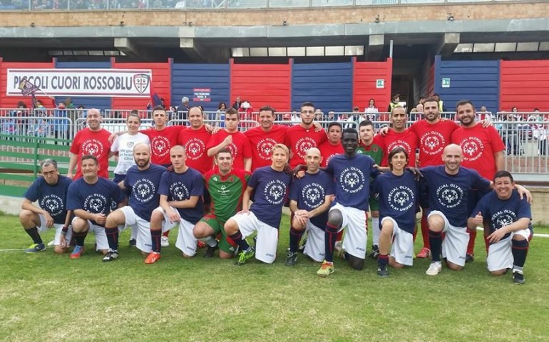 Gli atleti Special Olympics scendono in campo con il Cagliari Calcio