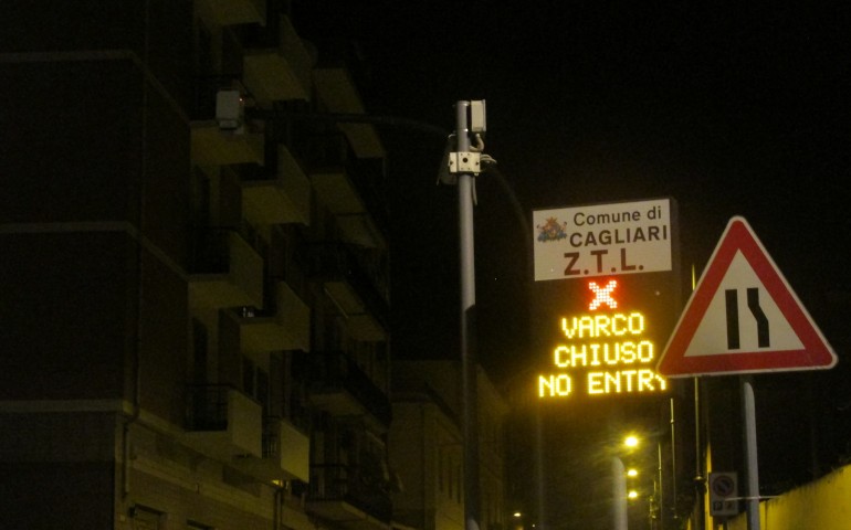 Caos parcheggi nelle zone ZTL a Cagliari. A Villanova le telecamere non sono abbastanza