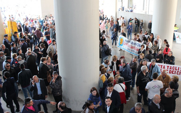 Marcia a Cagliari contro la riforma sanitaria, in difesa degli ospedali di Isili e Muravera