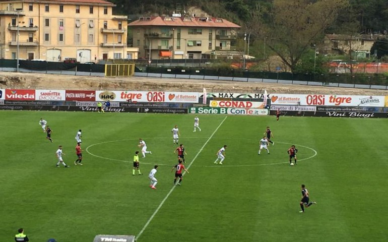 Il Cagliari cade ad Ascoli. Dieci occasioni sprecate.