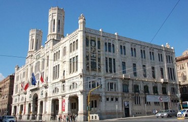 Il Palazzo Civico di via Roma