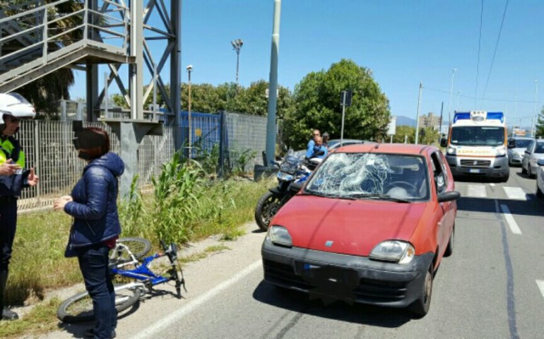 È ghanese e ha 42 anni il pedone investito sulle strisce in viale Marconi