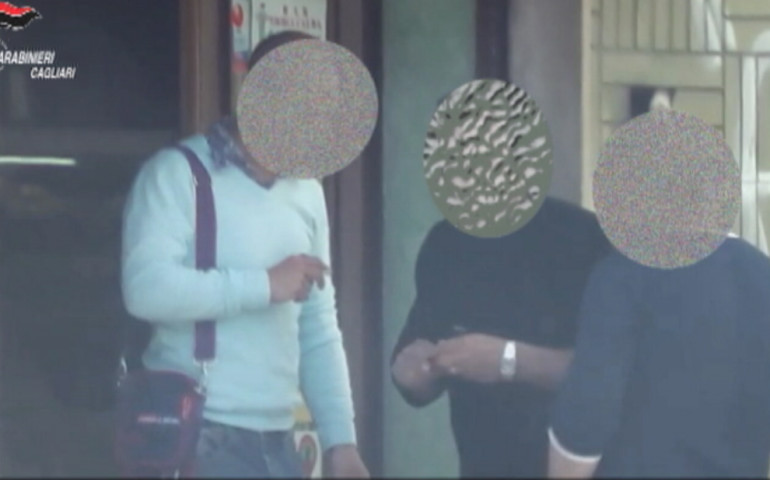Alcune persone indagate, da un video dei carabinieri