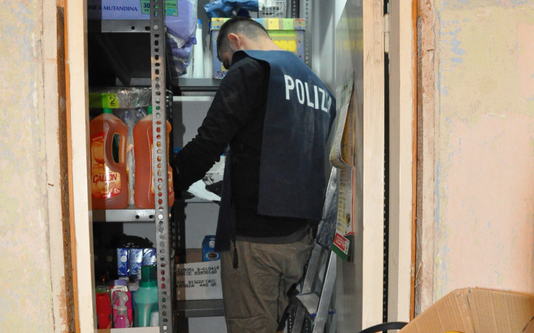 Un poliziotto nella casa del CEP