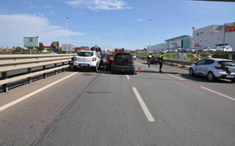 Tamponamento sull’asse mediano. Quattro auto coinvolte nell’incidente