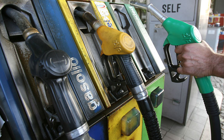 Pubblicati i prezzi medi dei carburanti: la Sardegna al quarto posto tra le regioni più care
