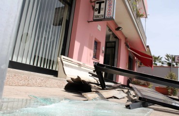 L'ingresso del tabacchino (foto Alessandro Pigliacampo)