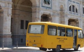 Uno scuolabus del Comune di Cagliari