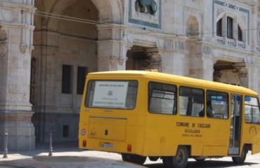 Uno scuolabus del Comune di Cagliari