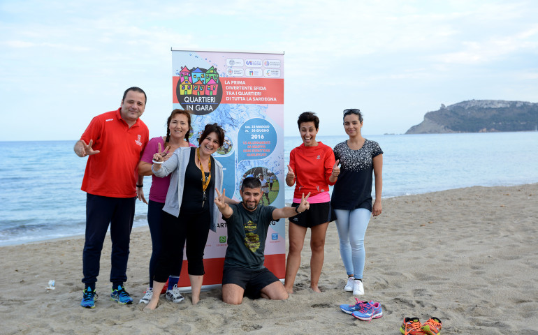 Aspettando “Quartieri in gara”, ci si allena sulla spiaggia del Poetto