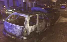 La Fiat Palio bruciata (foto Paolo Pigliacampo)
