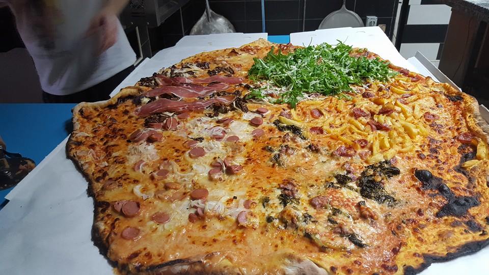 Mille euro a chi finisce la pizza da cinque chili. La sfida di una