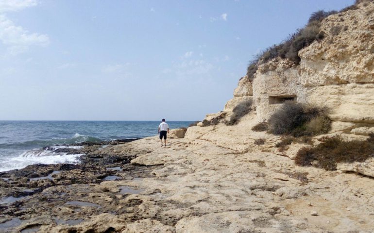 Cicche di sigaretta al Poetto. Scattano le sanzioni