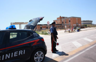 Carabinieri al Poetto (foto Alessandro Pigliacampo)