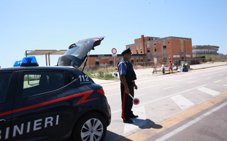 Carabinieri al Poetto (foto Alessandro Pigliacampo)