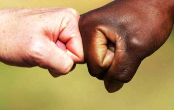 “Umani sopra- tutto”. 35 organizzazioni sarde lanciano un appello contro le discriminazioni, l’odio e la violenza verbale e fisica