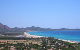 Panorama di Costa Rei da via Bellavista (foto Wikipedia)