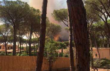 Le fiamme viste da una villetta di Santa Margherita