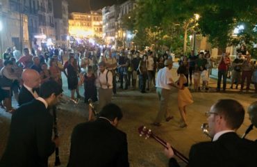 Danze e musica swing in corso Vittorio Emanuele II