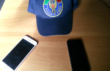I cellulari trovati a casa del ladro