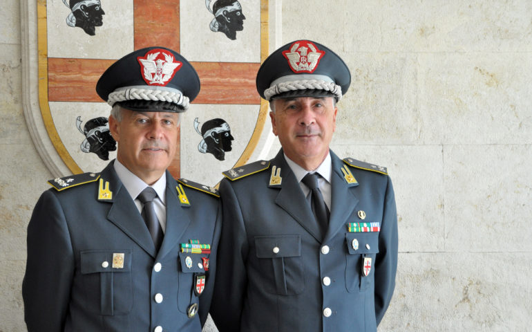 Il generale Bruno Bartoloni, a destra il generale Umberto Di Nuzzo