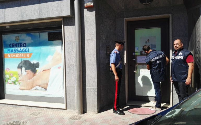 Massaggi illegali in via Nuoro: chiuso il centro gestito da cinesi