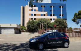 I carabinieri davanti all'Hotel Meditur