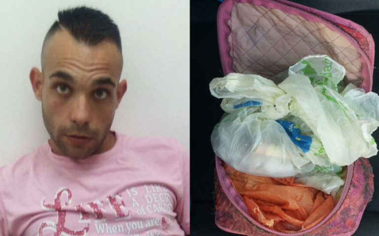 Gianluca Piras e il beauty case sequestrato