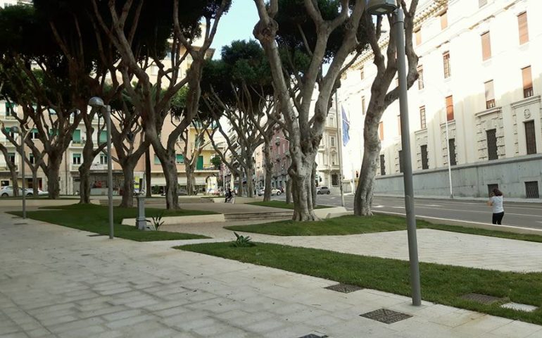 La nuova Piazza Gramsci è bellissima ma c’è chi mugugna per i ritardi nei lavori e per il colore “troppo” chiaro