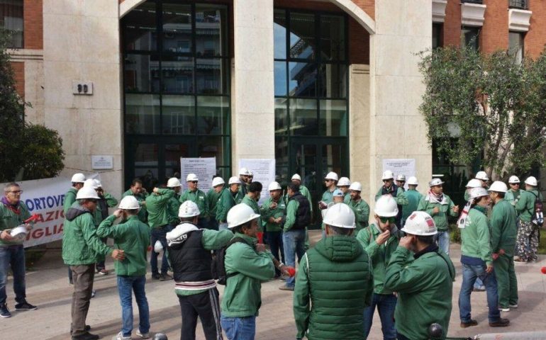 Nuovo presidio dei lavoratori dell’Eurallumina a Cagliari: protesta a oltranza in attesa di un responso della Regione