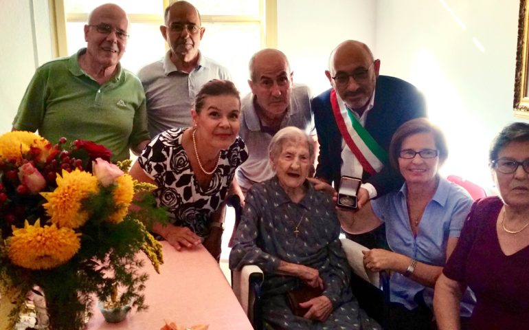 Cagliari città di centenari: Regina Orrù compie un secolo di vita