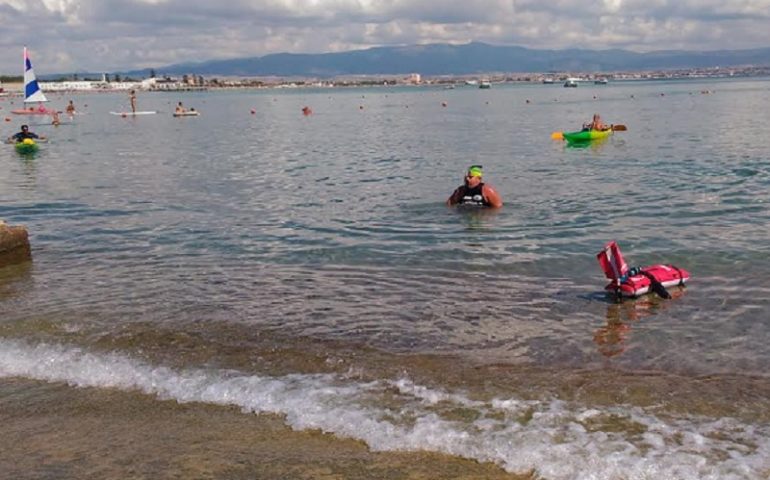 15 km di “nuoto disabile” in solitaria al Poetto. Kai Schirrmacher ha vinto la sua sfida