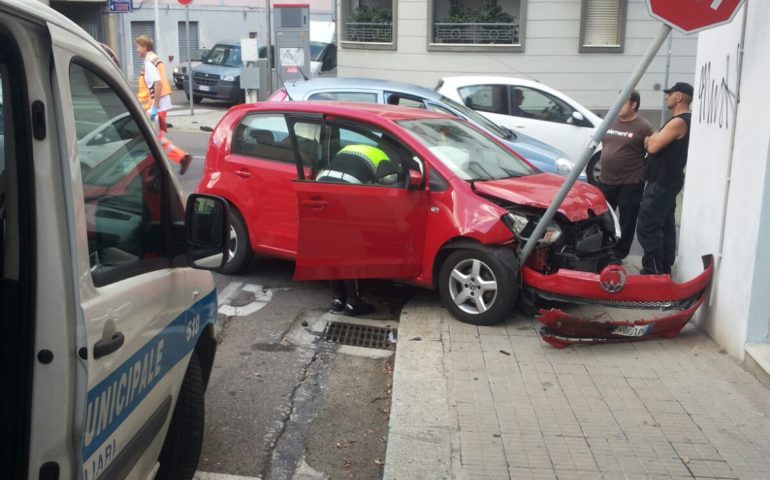 Scontro in via Is Maglias. Due ferite