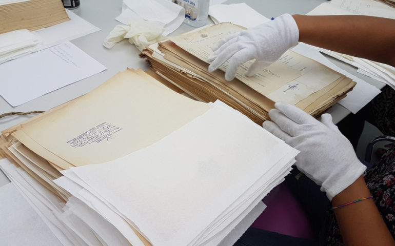 La Mem cerca volontari per salvare i documenti bagnati dalla pioggia