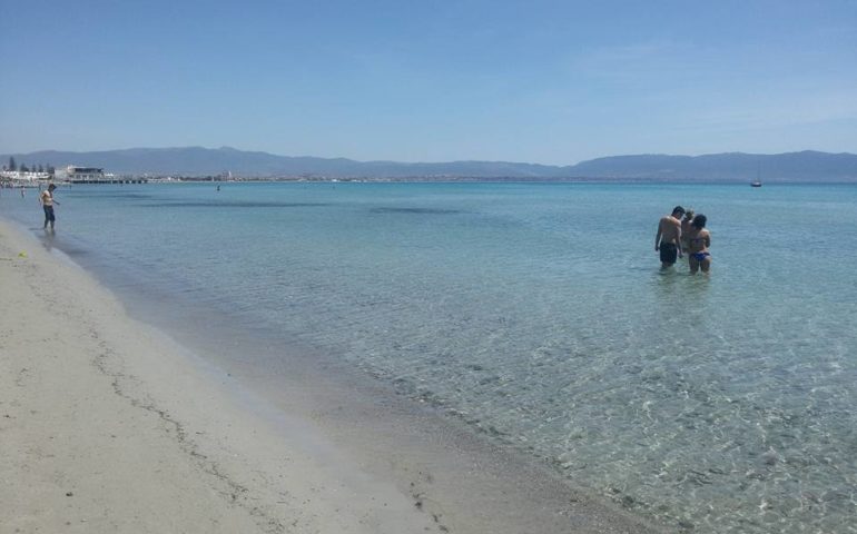 Caldo intenso a Cagliari. Invasione di turisti in città in una giornata dal sapore estivo