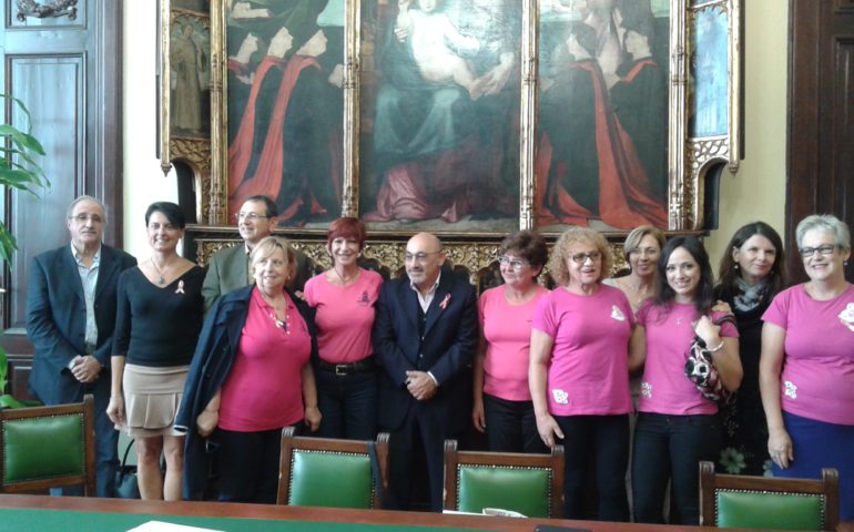 Ottobre mese rosa: a Cagliari la campagna Nastro Rosa contro il tumore al seno