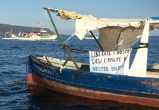 Protesta dei pescatori di Capo Frasca: il 26 Pigliaru incontra il ministro della Difesa Pinotti. Stop alle contestazioni?