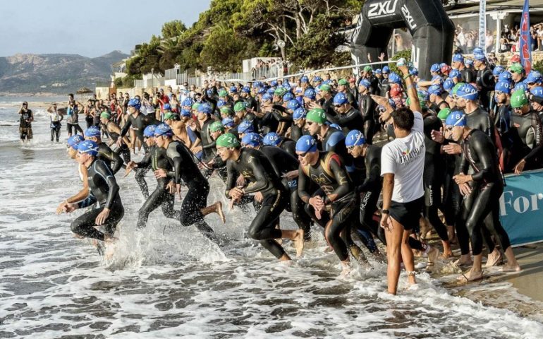 Giulio Molinari e Sara Dossena tra le donne sono i vincitori della terza edizione del Challenge Forte Village-Sardinia di triathlon