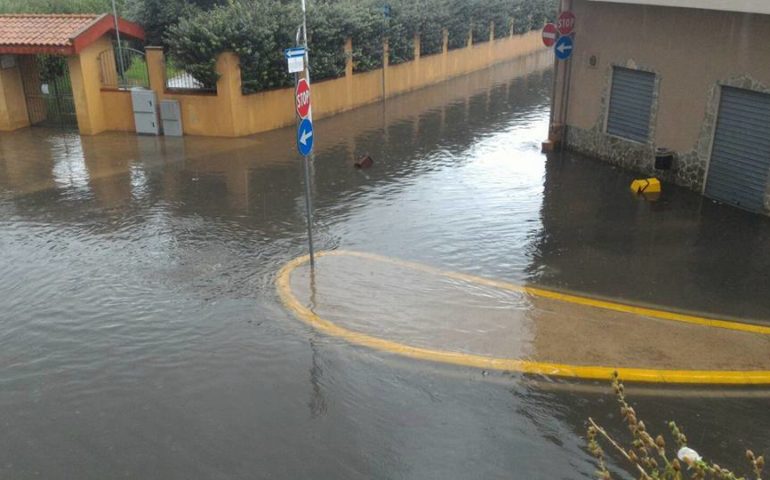 La foto: bastano 15 minuti di pioggia per trasformare Assemini in Venezia